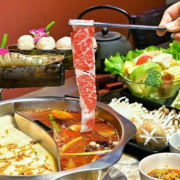 【桃園龜山】舞之椒頂級麻辣鴛鴦鍋 | 手工炒製麻辣鍋底,鍋底無限續加,精選優質食材,林口精緻麻辣鍋,林口長庚美食,老饕必吃餐廳,寵物友善餐廳