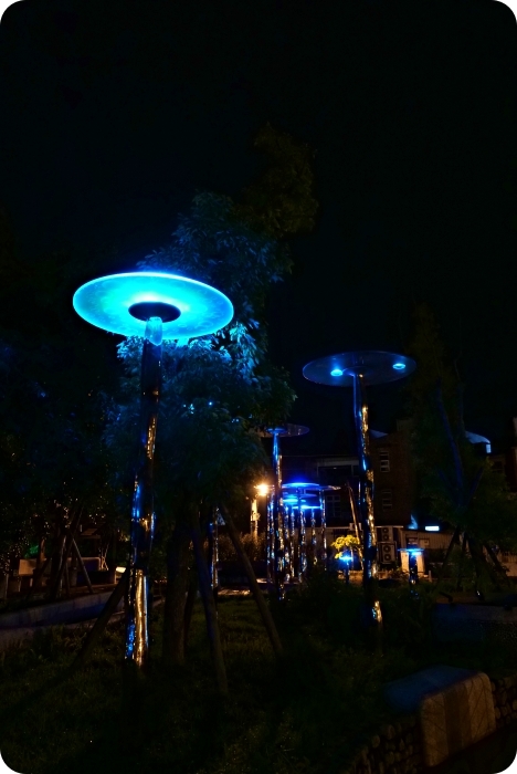 歡迎來到阿凡達世界⎪夜晚點燈一秒進入潘朵拉星球,冷泉公園大變身! @捲捲頭 Wonderful 品味。生活 歡迎來到阿凡達世界⎪夜晚點燈一秒進入潘朵拉星球,冷泉公園大變身! @捲捲頭 Wonderful 品味。生活