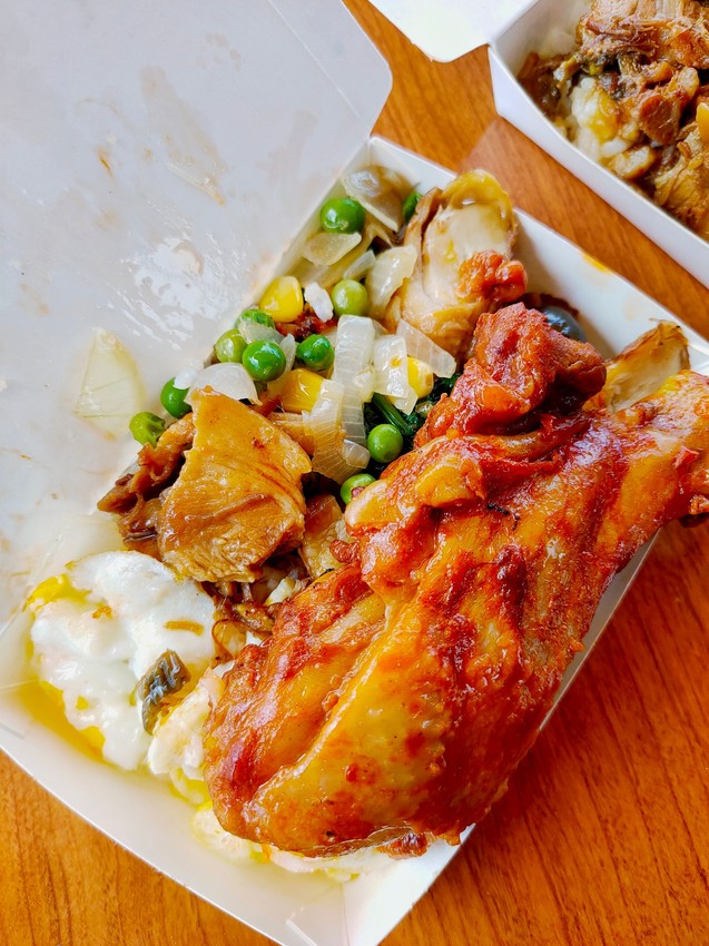 桃園大園美食-無名貨櫃早午餐-50元雞腿便當太佛心,圓夢老人在大園 @民宿女王芽月-美食.旅遊.全台趴趴走