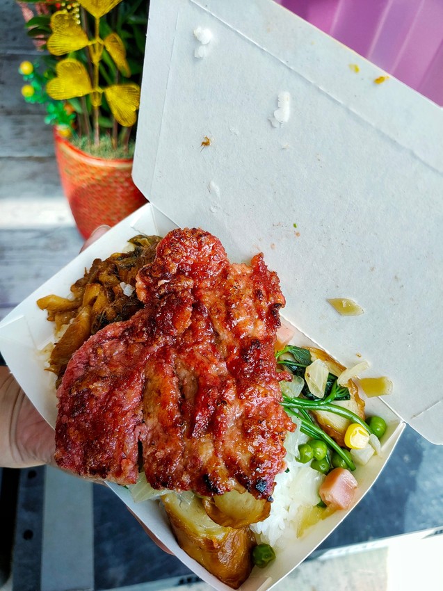 桃園大園美食-無名貨櫃早午餐-50元雞腿便當太佛心,圓夢老人在大園 @民宿女王芽月-美食.旅遊.全台趴趴走