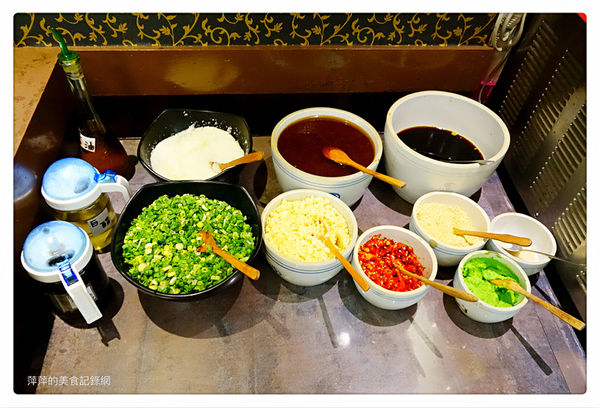 鍋饕精緻涮涮鍋 大直店 ~ 超大盤雪花黑牛❤️吃的好過癮 - 捷運大直站