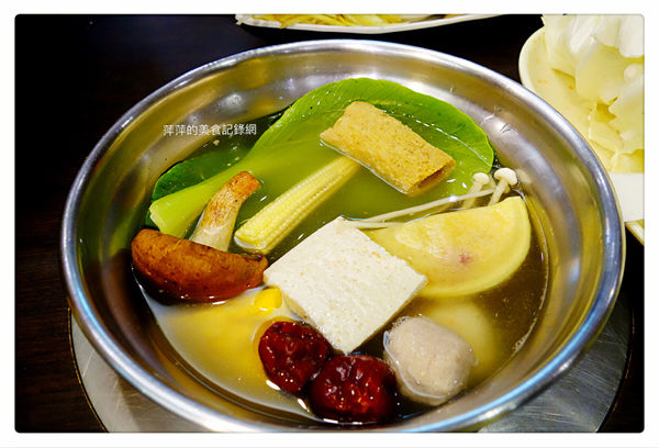 鍋饕精緻涮涮鍋 大直店 ~ 超大盤雪花黑牛❤️吃的好過癮 - 捷運大直站