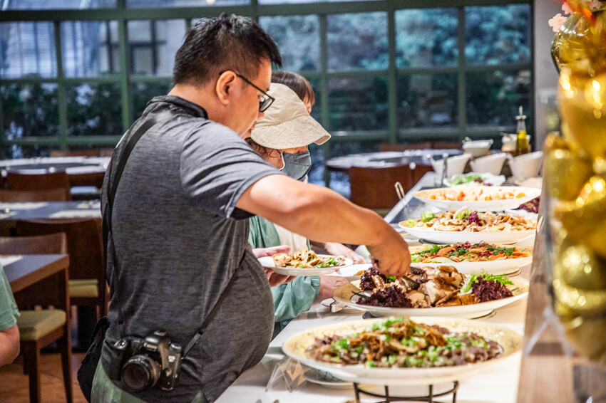 新北市金山區陽明山天籟渡假酒店|史上最強一泊8食,入住從早吃到晚!暢遊北台灣最大溫泉水樂園