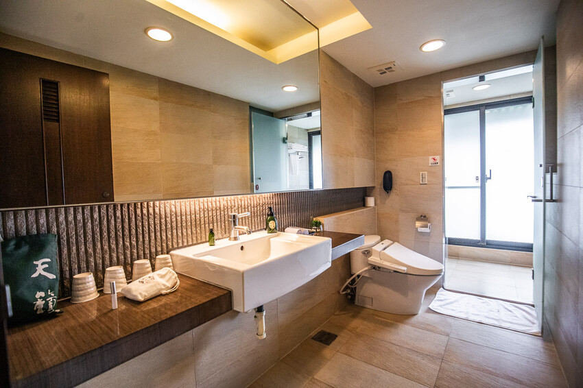 新北市金山區陽明山天籟渡假酒店|史上最強一泊8食,入住從早吃到晚!暢遊北台灣最大溫泉水樂園