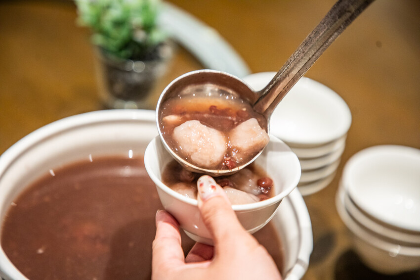 新北市金山區陽明山天籟渡假酒店|史上最強一泊8食,入住從早吃到晚!暢遊北台灣最大溫泉水樂園