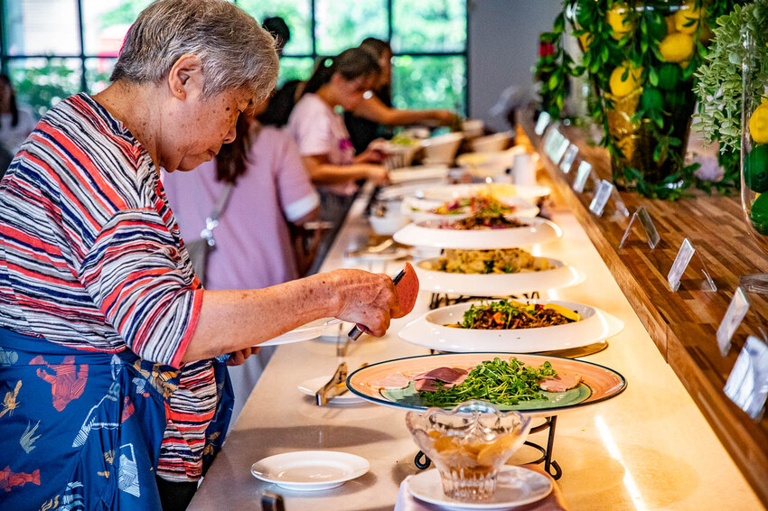 新北市金山區陽明山天籟渡假酒店|史上最強一泊8食,入住從早吃到晚!暢遊北台灣最大溫泉水樂園