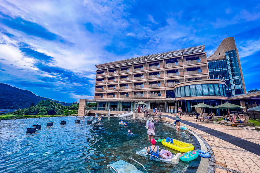 新北市金山區陽明山天籟渡假酒店|史上最強一泊8食,入住從早吃到晚!暢遊北台灣最大溫泉水樂園