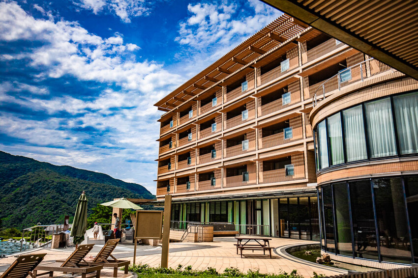 新北市金山區陽明山天籟渡假酒店|史上最強一泊8食,入住從早吃到晚!暢遊北台灣最大溫泉水樂園