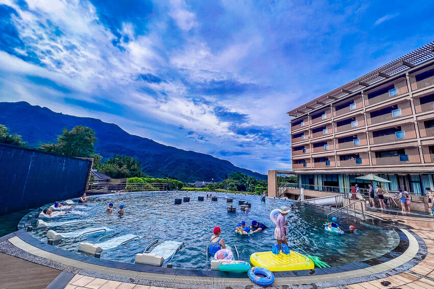 新北市金山區陽明山天籟渡假酒店|史上最強一泊8食,入住從早吃到晚!暢遊北台灣最大溫泉水樂園