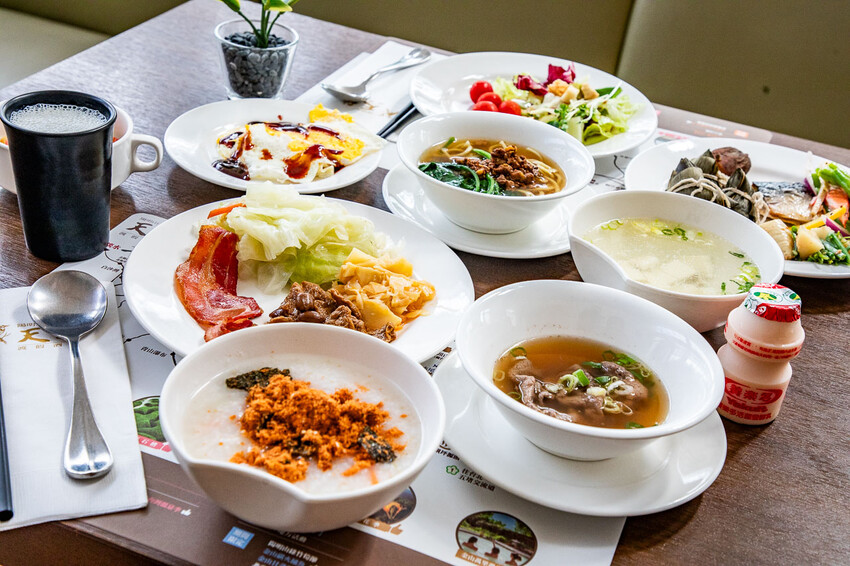 新北市金山區陽明山天籟渡假酒店|史上最強一泊8食,入住從早吃到晚!暢遊北台灣最大溫泉水樂園