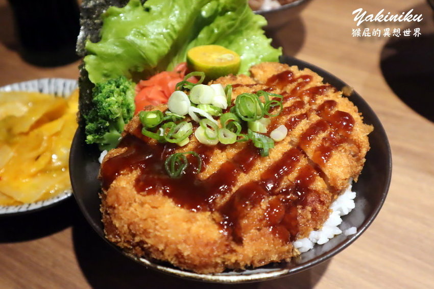 【新北新店】新店新開幕餐廳，雙北第一間牛丁次郎坊就在新店！深夜裡的和魂燒肉丼！內用雞白湯、冬瓜檸檬喝到飽！平價美味的燒肉丼飯！ @猴屁的異想世界