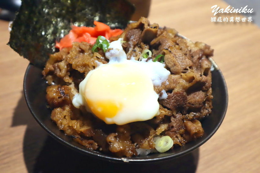 【新北新店】新店新開幕餐廳，雙北第一間牛丁次郎坊就在新店！深夜裡的和魂燒肉丼！內用雞白湯、冬瓜檸檬喝到飽！平價美味的燒肉丼飯！ @猴屁的異想世界