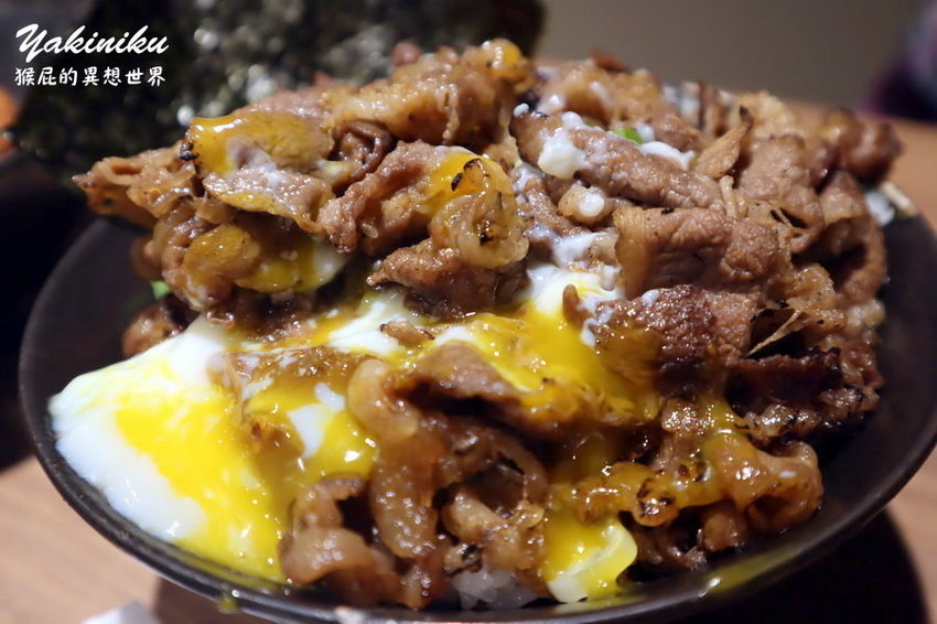 【新北新店】新店新開幕餐廳，雙北第一間牛丁次郎坊就在新店！深夜裡的和魂燒肉丼！內用雞白湯、冬瓜檸檬喝到飽！平價美味的燒肉丼飯！ @猴屁的異想世界