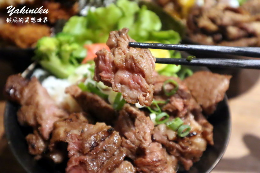 【新北新店】新店新開幕餐廳，雙北第一間牛丁次郎坊就在新店！深夜裡的和魂燒肉丼！內用雞白湯、冬瓜檸檬喝到飽！平價美味的燒肉丼飯！ @猴屁的異想世界