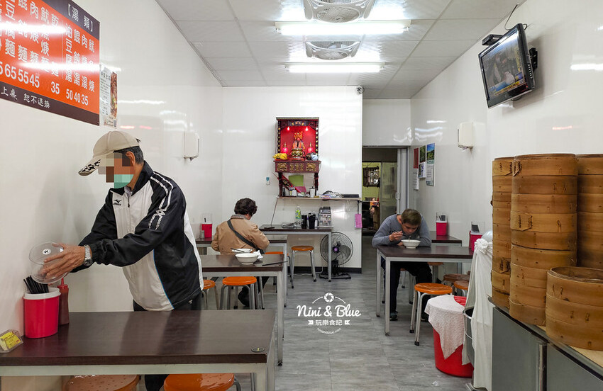 添 上海點心肉包 | 台中第五市場銅板美食,鮮肉包、搭配油豆腐細粉,飽度剛剛好 Nini and Blue 玩樂食記