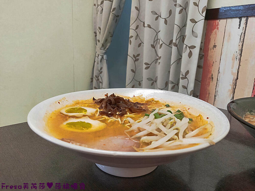 台南拉麵【乙勝拉麵】濃厚泡菜香！叉燒濃味噌！彈Ｑ麵條吸附湯汁超順口│關廟山西宮│關廟美食