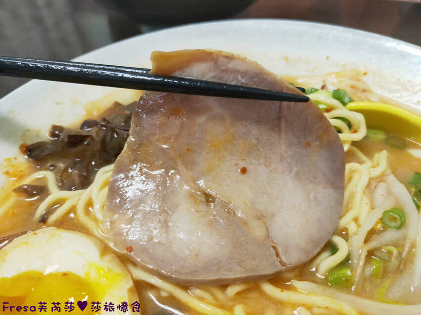 台南拉麵【乙勝拉麵】濃厚泡菜香！叉燒濃味噌！彈Ｑ麵條吸附湯汁超順口│關廟山西宮│關廟美食