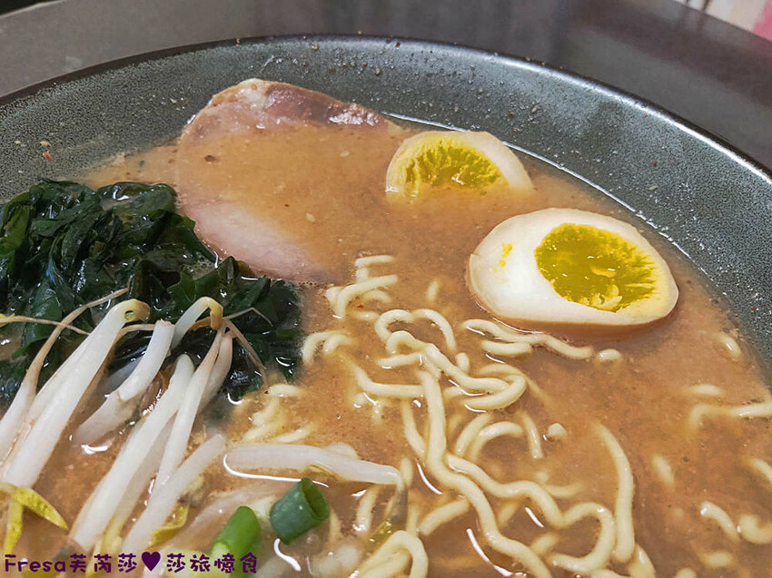 台南拉麵【乙勝拉麵】濃厚泡菜香！叉燒濃味噌！彈Ｑ麵條吸附湯汁超順口│關廟山西宮│關廟美食
