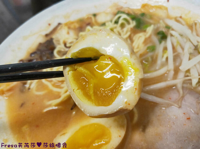 台南拉麵【乙勝拉麵】濃厚泡菜香！叉燒濃味噌！彈Ｑ麵條吸附湯汁超順口│關廟山西宮│關廟美食