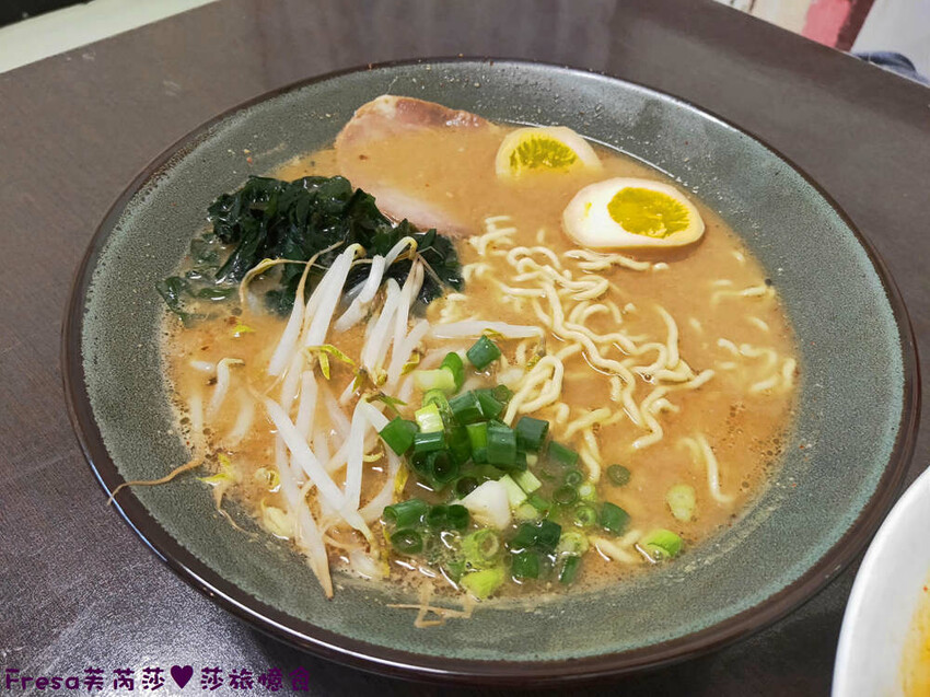 台南拉麵【乙勝拉麵】濃厚泡菜香！叉燒濃味噌！彈Ｑ麵條吸附湯汁超順口│關廟山西宮│關廟美食