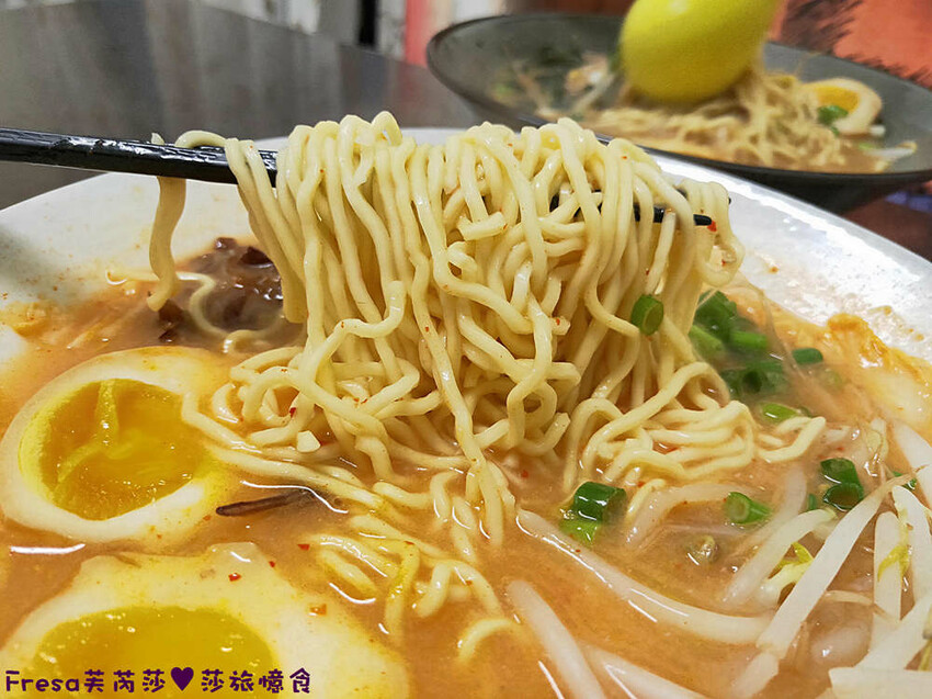 台南拉麵【乙勝拉麵】濃厚泡菜香！叉燒濃味噌！彈Ｑ麵條吸附湯汁超順口│關廟山西宮│關廟美食