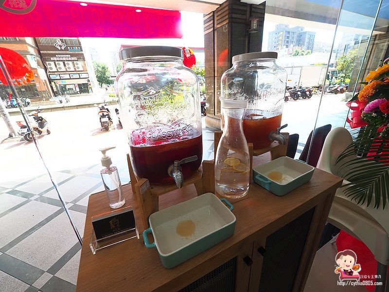 桃園中壢美食-蛤夏。麵-環東店-超浮誇的痛風麵，我的膝蓋怎麼有痛痛的港覺 @民宿女王芽月-美食.旅遊.全台趴趴走