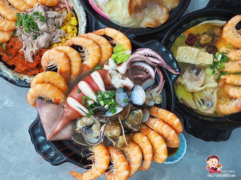 桃園中壢美食-蛤夏。麵-環東店-超浮誇的痛風麵，我的膝蓋怎麼有痛痛的港覺 @民宿女王芽月-美食.旅遊.全台趴趴走