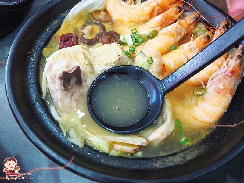 桃園中壢美食-蛤夏。麵-環東店-超浮誇的痛風麵，我的膝蓋怎麼有痛痛的港覺 @民宿女王芽月-美食.旅遊.全台趴趴走