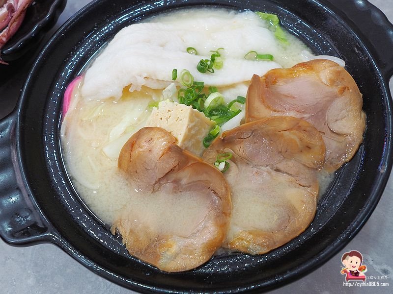 桃園中壢美食-蛤夏。麵-環東店-超浮誇的痛風麵，我的膝蓋怎麼有痛痛的港覺 @民宿女王芽月-美食.旅遊.全台趴趴走