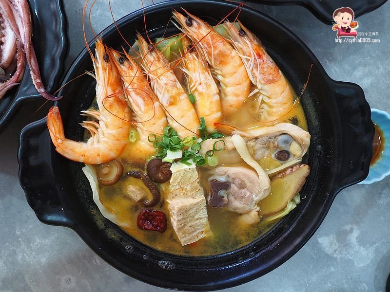 桃園中壢美食-蛤夏。麵-環東店-超浮誇的痛風麵，我的膝蓋怎麼有痛痛的港覺 @民宿女王芽月-美食.旅遊.全台趴趴走