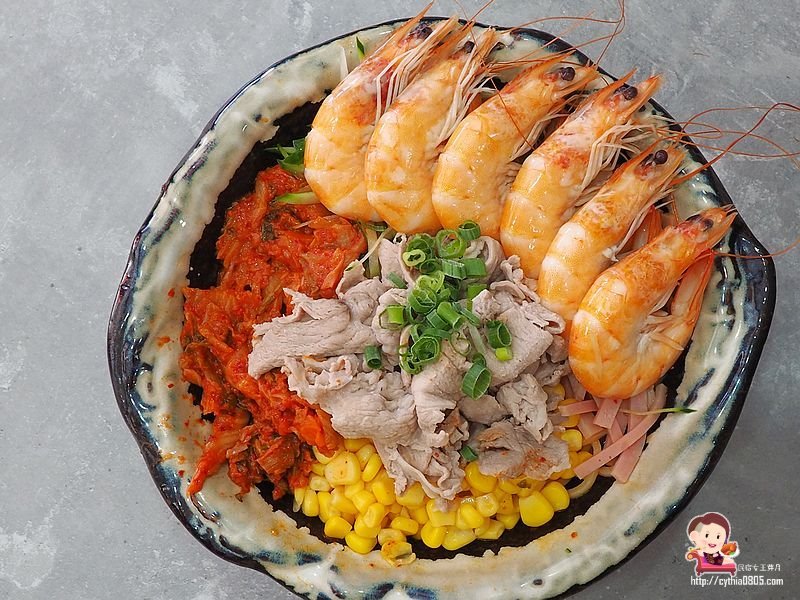 桃園中壢美食-蛤夏。麵-環東店-超浮誇的痛風麵，我的膝蓋怎麼有痛痛的港覺 @民宿女王芽月-美食.旅遊.全台趴趴走