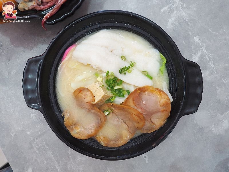 桃園中壢美食-蛤夏。麵-環東店-超浮誇的痛風麵，我的膝蓋怎麼有痛痛的港覺 @民宿女王芽月-美食.旅遊.全台趴趴走