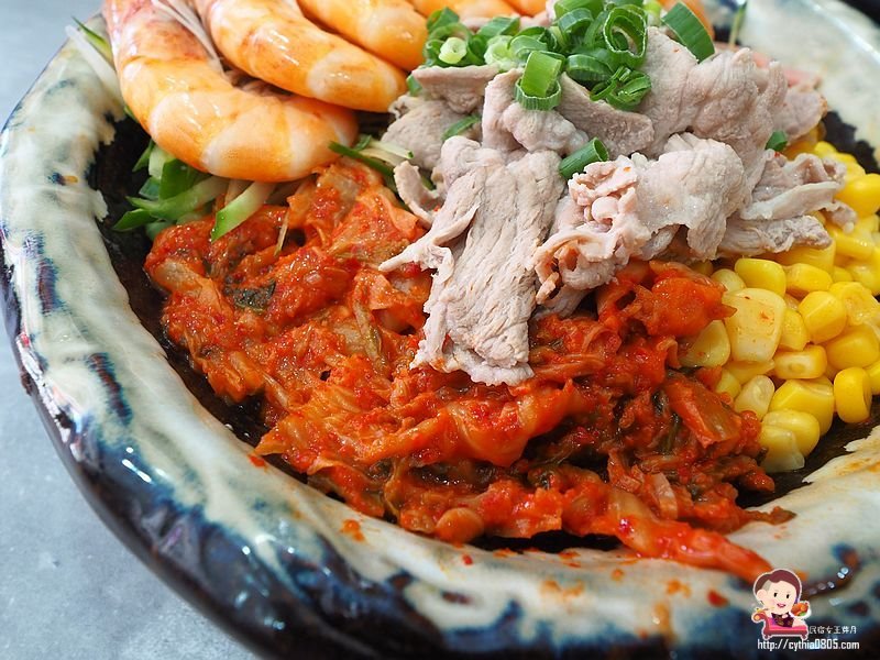 桃園中壢美食-蛤夏。麵-環東店-超浮誇的痛風麵，我的膝蓋怎麼有痛痛的港覺 @民宿女王芽月-美食.旅遊.全台趴趴走