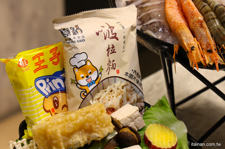 台中人氣網美級火鍋店跨足南部首家店!鍋物美、食材鮮、肉肉高顏值、五迷也愛朝聖「養鍋 Yang Guo 石頭涮涮鍋」台南文化店｜台南東區火鍋｜寵物友善餐廳 @台南好Food遊