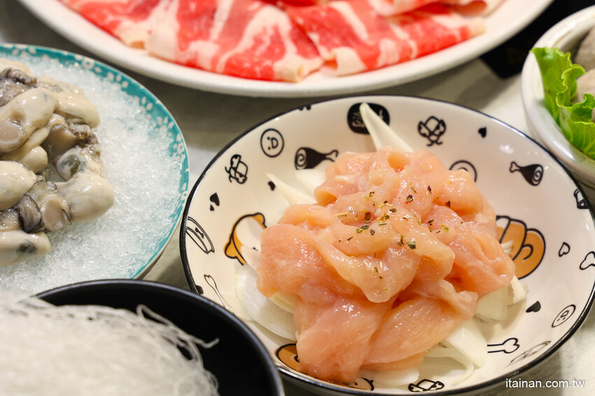 台中人氣網美級火鍋店跨足南部首家店!鍋物美、食材鮮、肉肉高顏值、五迷也愛朝聖「養鍋 Yang Guo 石頭涮涮鍋」台南文化店｜台南東區火鍋｜寵物友善餐廳 @台南好Food遊