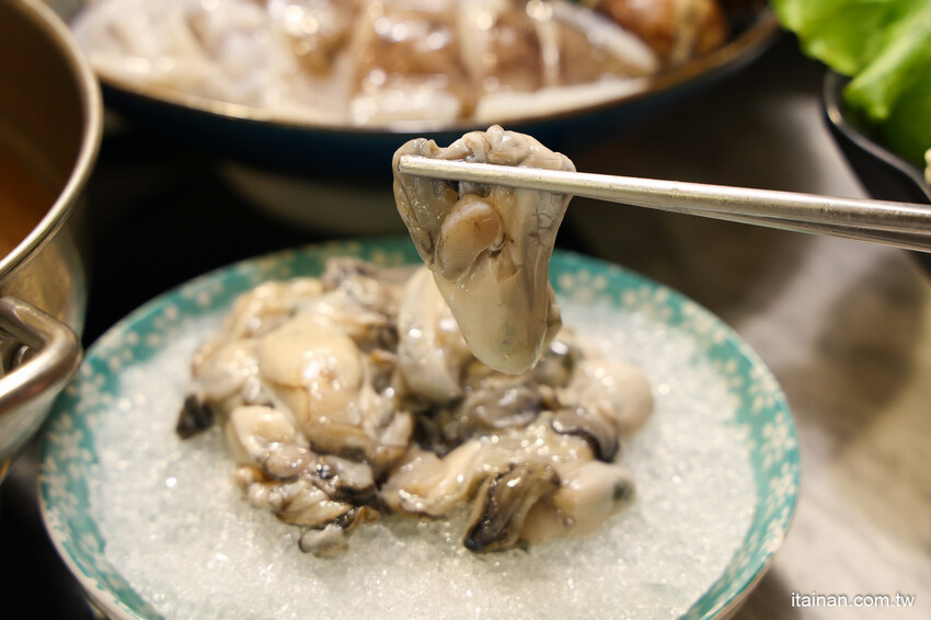 台中人氣網美級火鍋店跨足南部首家店!鍋物美、食材鮮、肉肉高顏值、五迷也愛朝聖「養鍋 Yang Guo 石頭涮涮鍋」台南文化店｜台南東區火鍋｜寵物友善餐廳 @台南好Food遊