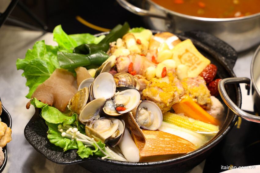 台中人氣網美級火鍋店跨足南部首家店!鍋物美、食材鮮、肉肉高顏值、五迷也愛朝聖「養鍋 Yang Guo 石頭涮涮鍋」台南文化店｜台南東區火鍋｜寵物友善餐廳 @台南好Food遊