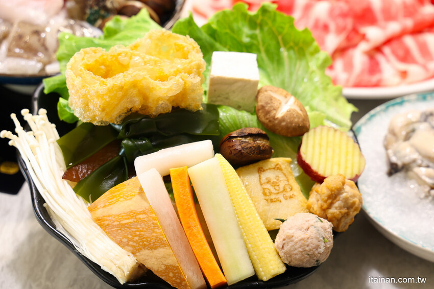 台中人氣網美級火鍋店跨足南部首家店!鍋物美、食材鮮、肉肉高顏值、五迷也愛朝聖「養鍋 Yang Guo 石頭涮涮鍋」台南文化店｜台南東區火鍋｜寵物友善餐廳 @台南好Food遊