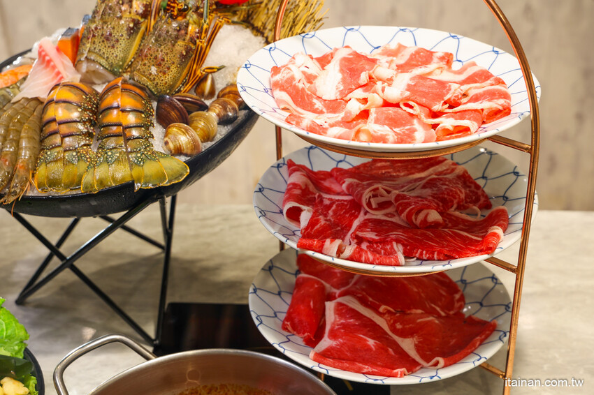 台中人氣網美級火鍋店跨足南部首家店!鍋物美、食材鮮、肉肉高顏值、五迷也愛朝聖「養鍋 Yang Guo 石頭涮涮鍋」台南文化店｜台南東區火鍋｜寵物友善餐廳 @台南好Food遊