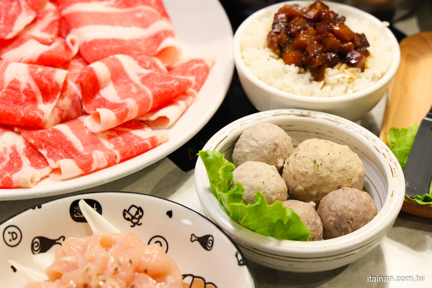 台中人氣網美級火鍋店跨足南部首家店!鍋物美、食材鮮、肉肉高顏值、五迷也愛朝聖「養鍋 Yang Guo 石頭涮涮鍋」台南文化店｜台南東區火鍋｜寵物友善餐廳 @台南好Food遊