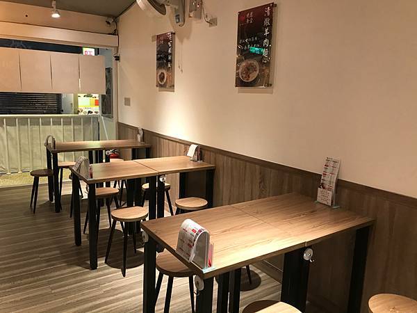 (忠孝復興)東區平價麻辣小吃 招牌百元套餐經濟實惠-燒匠食堂