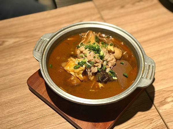 (忠孝復興)東區平價麻辣小吃 招牌百元套餐經濟實惠-燒匠食堂