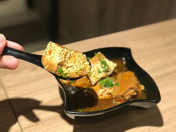 (忠孝復興)東區平價麻辣小吃 招牌百元套餐經濟實惠-燒匠食堂