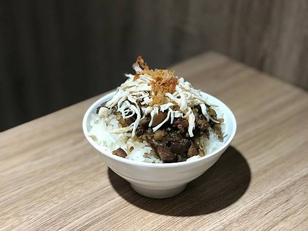 (忠孝復興)東區平價麻辣小吃 招牌百元套餐經濟實惠-燒匠食堂