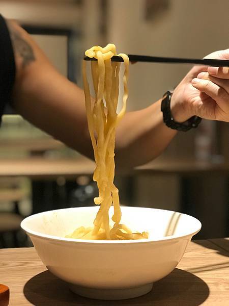 (忠孝復興)東區平價麻辣小吃 招牌百元套餐經濟實惠-燒匠食堂