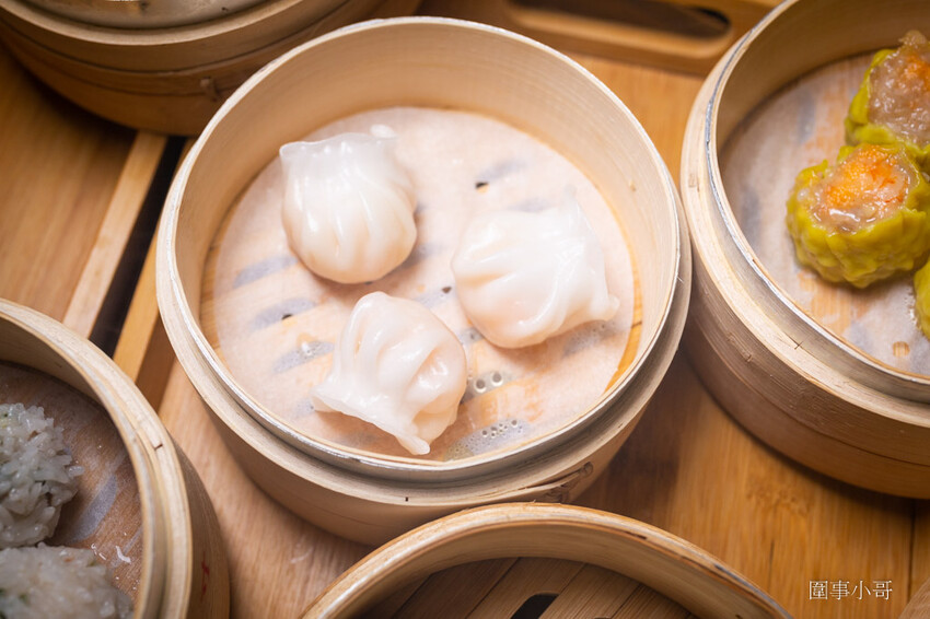 四季湯品港式下午茶開賣啦!不只有純正的香港煲湯,各式港點也不錯呢~再來杯楊枝甘露就太棒囉。(邀約 @圍事小哥的幸福相框 四季湯品港式下午茶開賣啦!不只有純正的香港煲湯,各式港點也不錯呢~再來杯楊枝甘露就太棒囉。(邀約 @圍事小哥的幸福相框