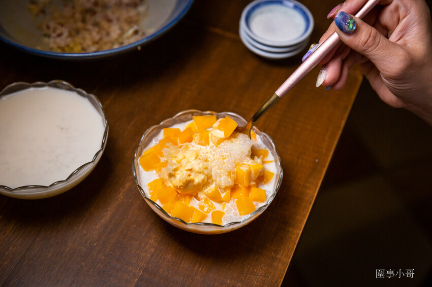 四季湯品港式下午茶開賣啦!不只有純正的香港煲湯,各式港點也不錯呢~再來杯楊枝甘露就太棒囉。(邀約 @圍事小哥的幸福相框 四季湯品港式下午茶開賣啦!不只有純正的香港煲湯,各式港點也不錯呢~再來杯楊枝甘露就太棒囉。(邀約 @圍事小哥的幸福相框