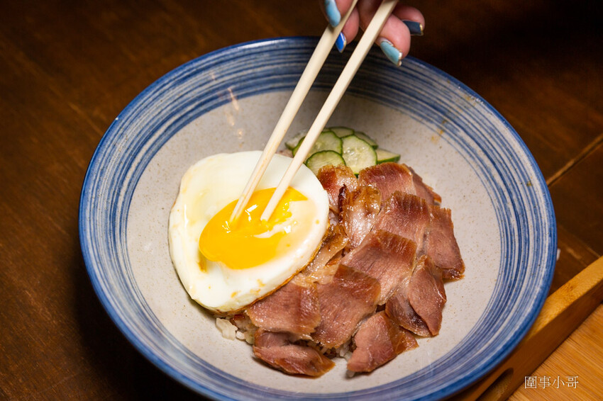 四季湯品港式下午茶開賣啦!不只有純正的香港煲湯,各式港點也不錯呢~再來杯楊枝甘露就太棒囉。(邀約 @圍事小哥的幸福相框 四季湯品港式下午茶開賣啦!不只有純正的香港煲湯,各式港點也不錯呢~再來杯楊枝甘露就太棒囉。(邀約 @圍事小哥的幸福相框