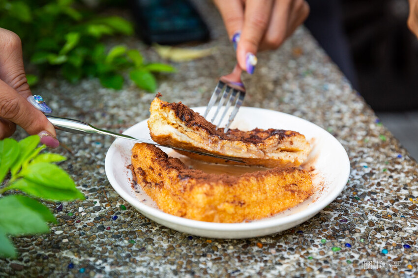 四季湯品港式下午茶開賣啦!不只有純正的香港煲湯,各式港點也不錯呢~再來杯楊枝甘露就太棒囉。(邀約 @圍事小哥的幸福相框 四季湯品港式下午茶開賣啦!不只有純正的香港煲湯,各式港點也不錯呢~再來杯楊枝甘露就太棒囉。(邀約 @圍事小哥的幸福相框