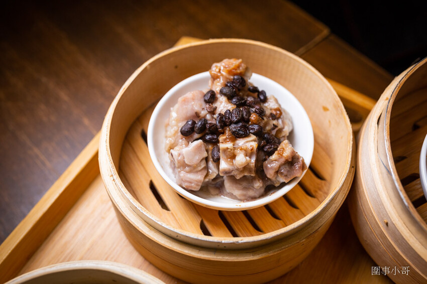 四季湯品港式下午茶開賣啦!不只有純正的香港煲湯,各式港點也不錯呢~再來杯楊枝甘露就太棒囉。(邀約 @圍事小哥的幸福相框 四季湯品港式下午茶開賣啦!不只有純正的香港煲湯,各式港點也不錯呢~再來杯楊枝甘露就太棒囉。(邀約 @圍事小哥的幸福相框